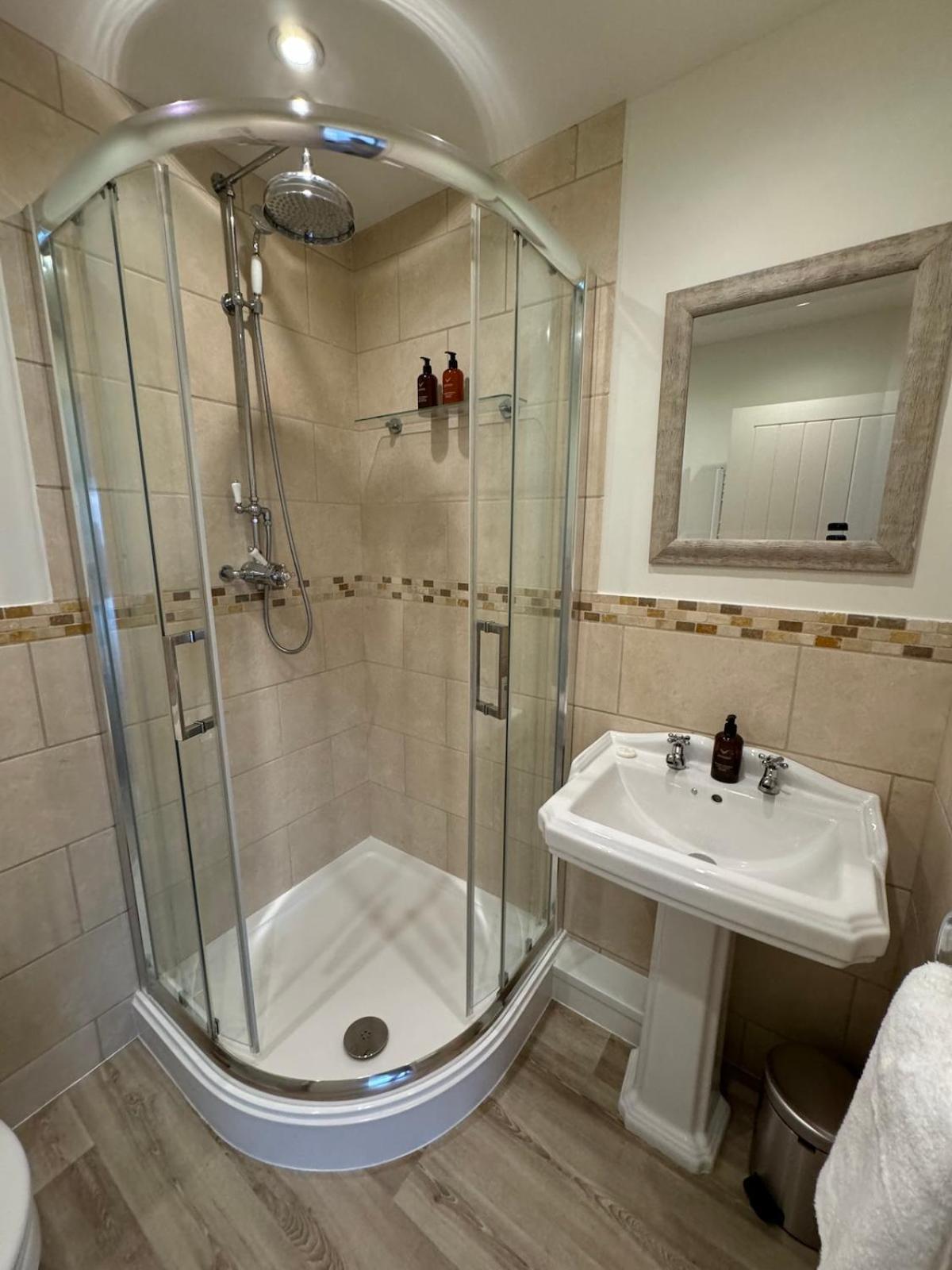 Chew View Luxury Apartment كينشام المظهر الخارجي الصورة