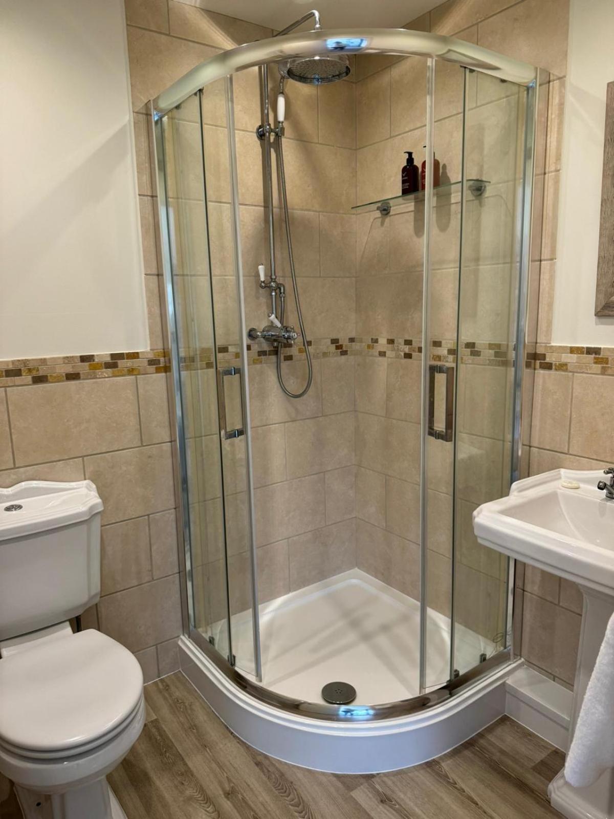 Chew View Luxury Apartment كينشام المظهر الخارجي الصورة